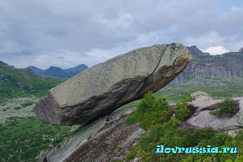 Скала висячий камень уфа фото